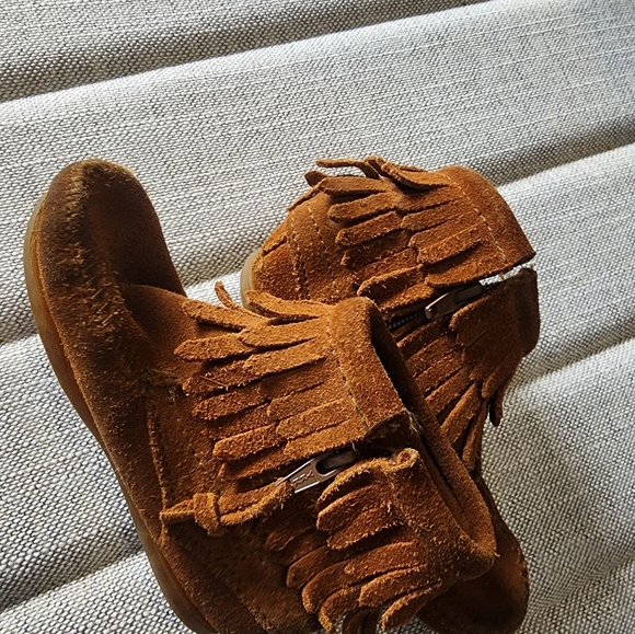Leather Moccasins Minnetonka $55 toddler size 8 New condition ! 😍 🪶moccasins - Picture 2 of 7